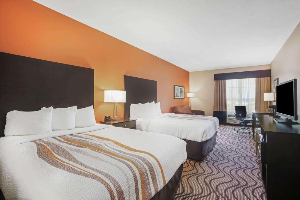 2 Queen Beds, One-Bedroom Suite, Non-Smoking interior